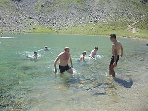 Some brave participants used this lake for cooling down and enjoying the bath in this alpine lake (16°C).